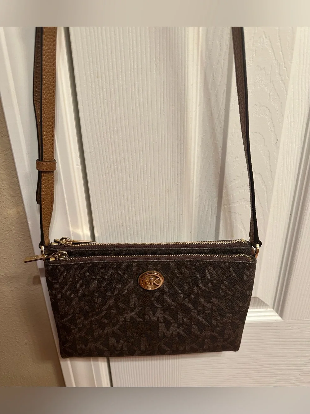 Michael Kors Crossbody Bag-Like New - Picture 6 of 12